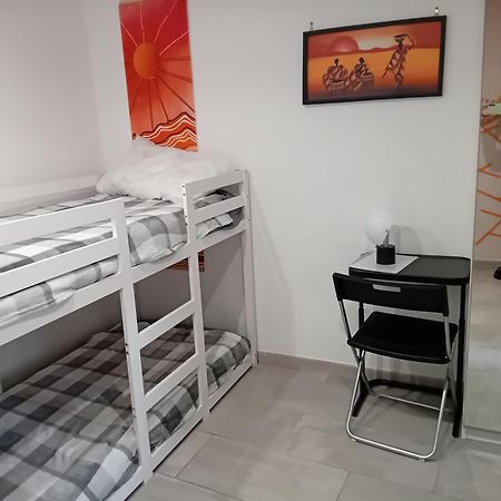 Room In Historical City Centre With Private Bathroom 카타니아 외부 사진