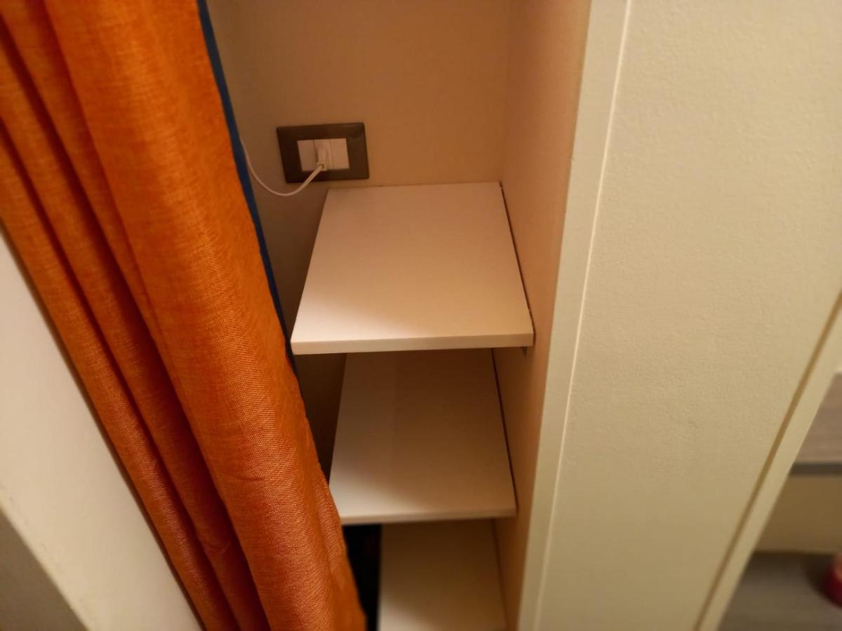 Room In Historical City Centre With Private Bathroom 카타니아 외부 사진