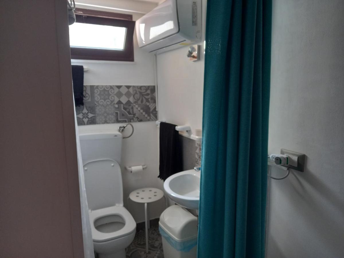 Room In Historical City Centre With Private Bathroom 카타니아 외부 사진