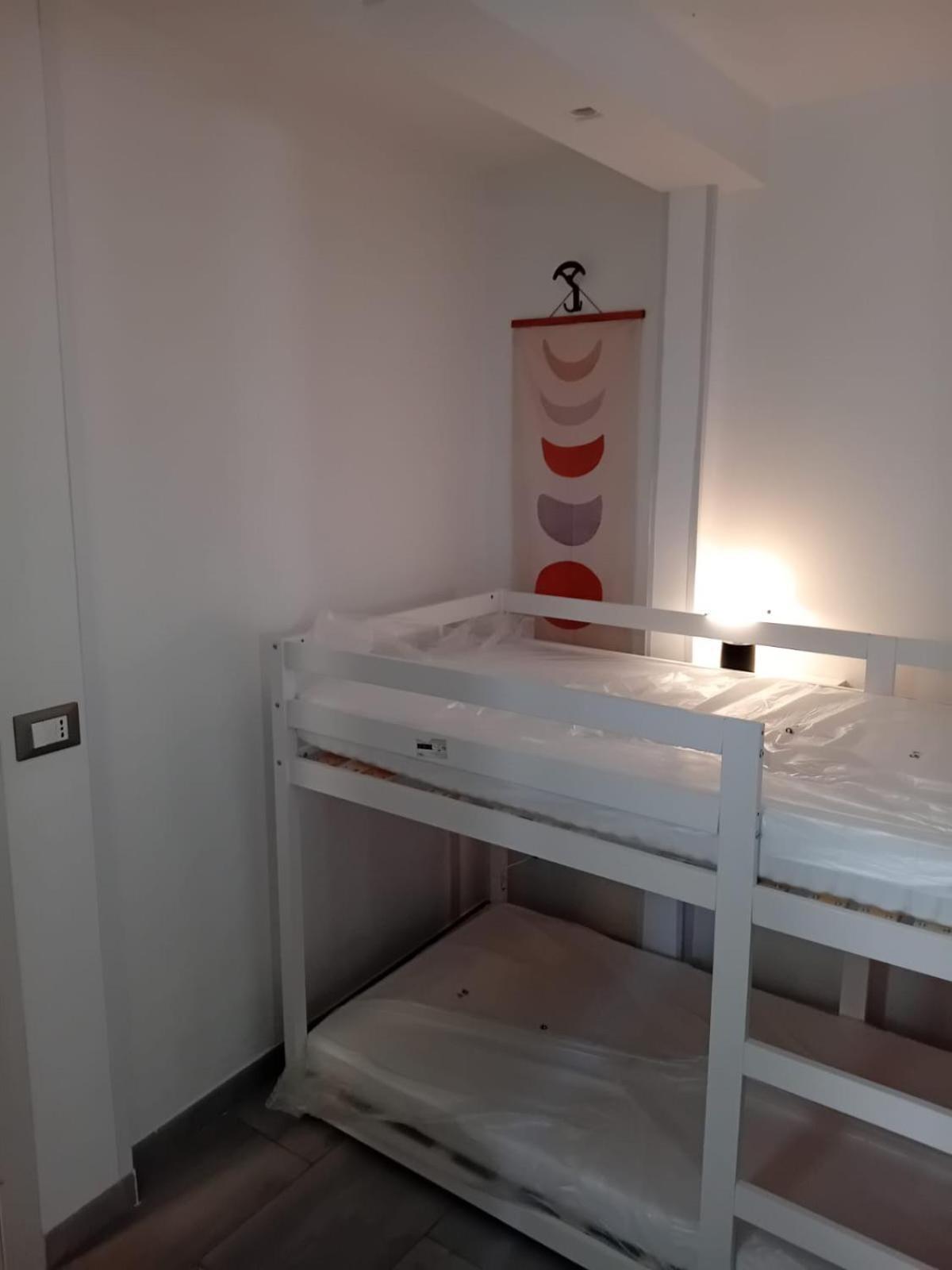 Room In Historical City Centre With Private Bathroom 카타니아 외부 사진