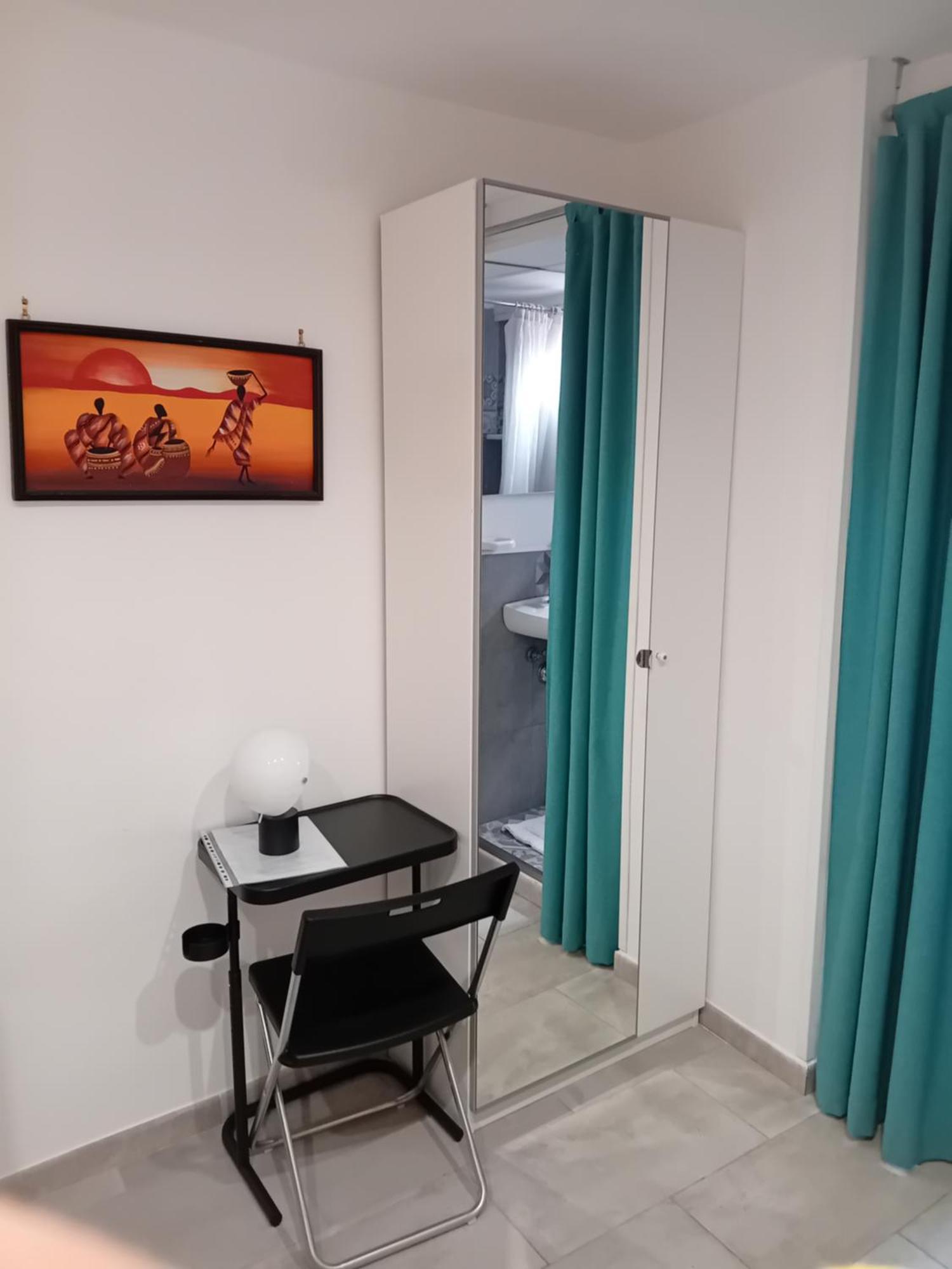 Room In Historical City Centre With Private Bathroom 카타니아 외부 사진